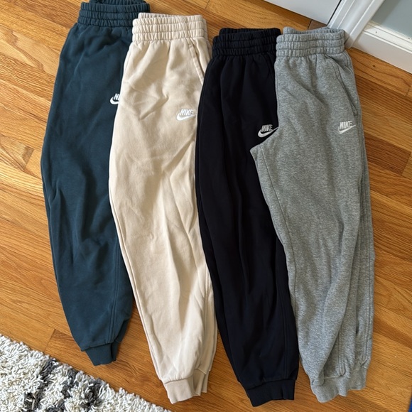 EUC lot of 4 pairs of Nike boys sweatpants size large - Picture 2 of 2